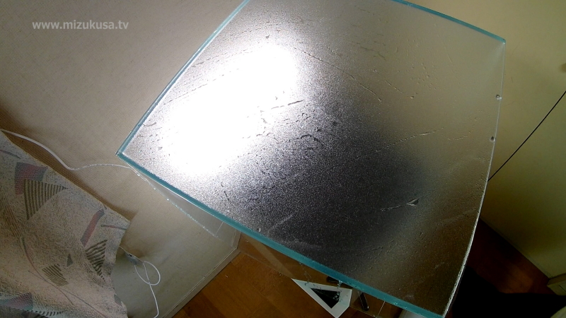 拭いて乾かす　STEP2.バックスクリーンの貼り方